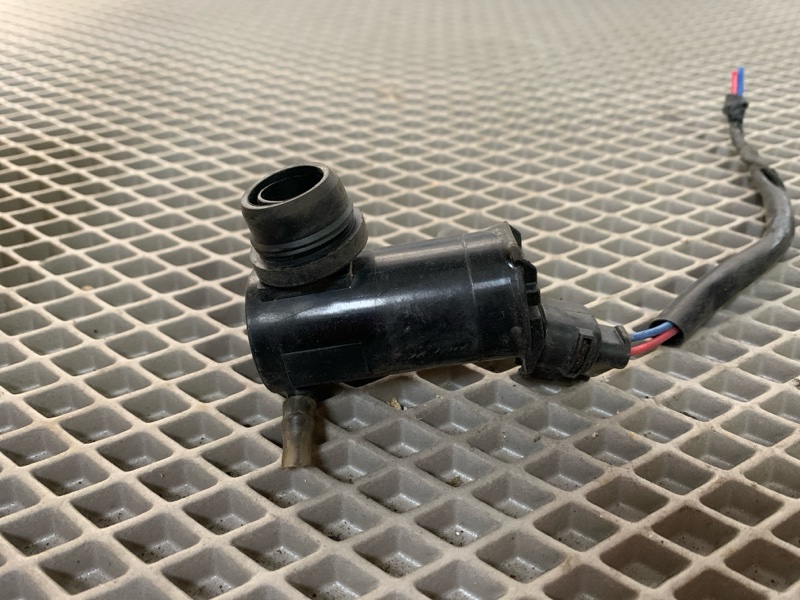 Насос омывателя Toyota Voxy