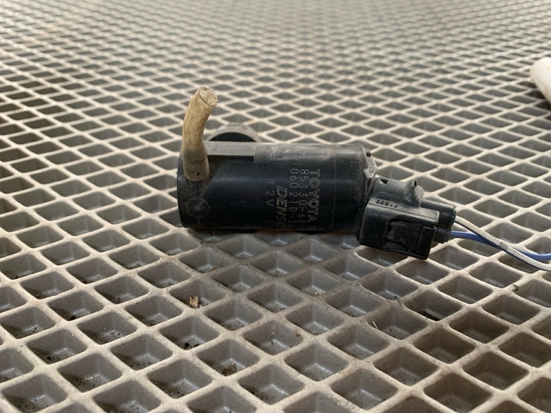 Насос омывателя Toyota Noah