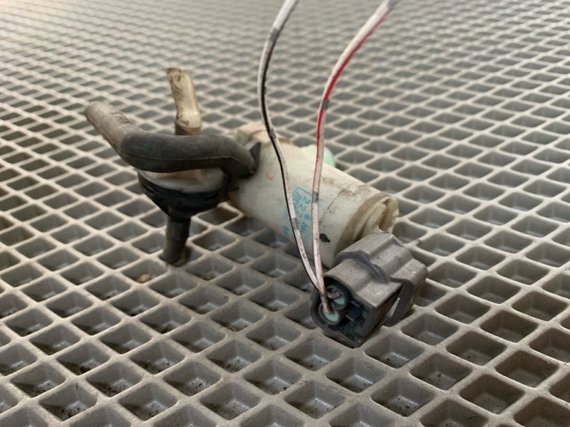 Насос омывателя Nissan Serena CC25