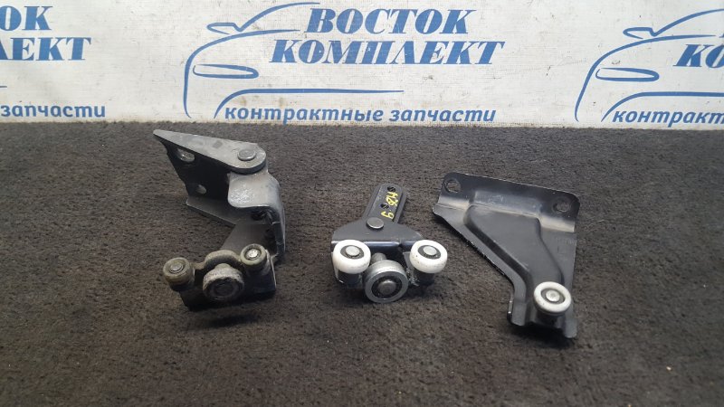 Ролик двери Honda Mobilio Spike 2006 GK1 L15A лев