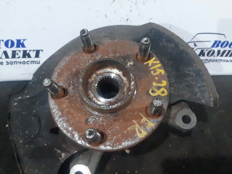 Ступица Toyota Voxy 2006 AZR65 1AZ-FSE перед прав