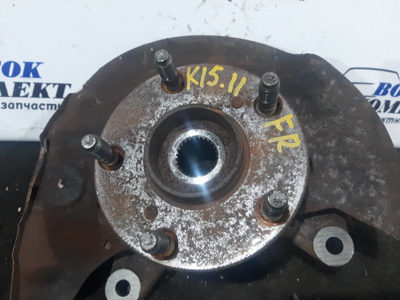 Ступица Toyota Voxy 2005 AZR60 1AZ-FSE перед прав