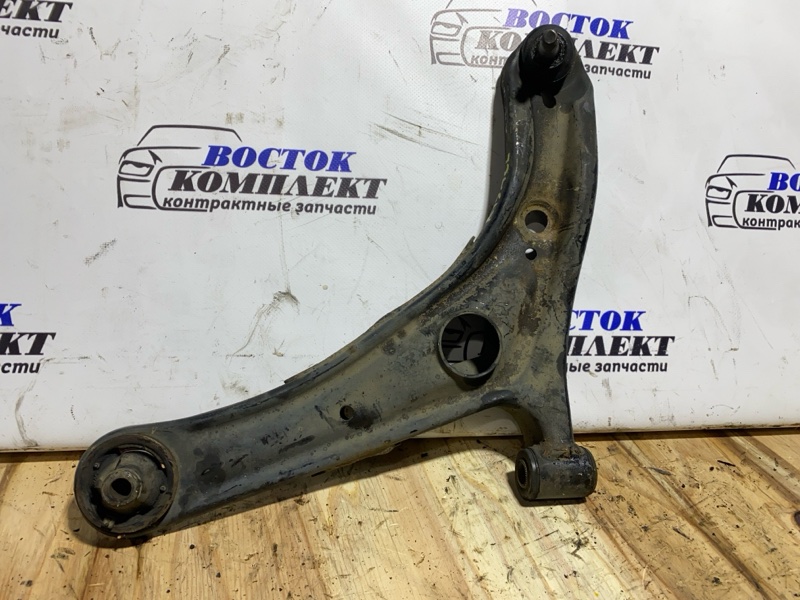 Рычаг подвески Toyota Sienta 2003 NCP81G 1NZ-FE перед лев