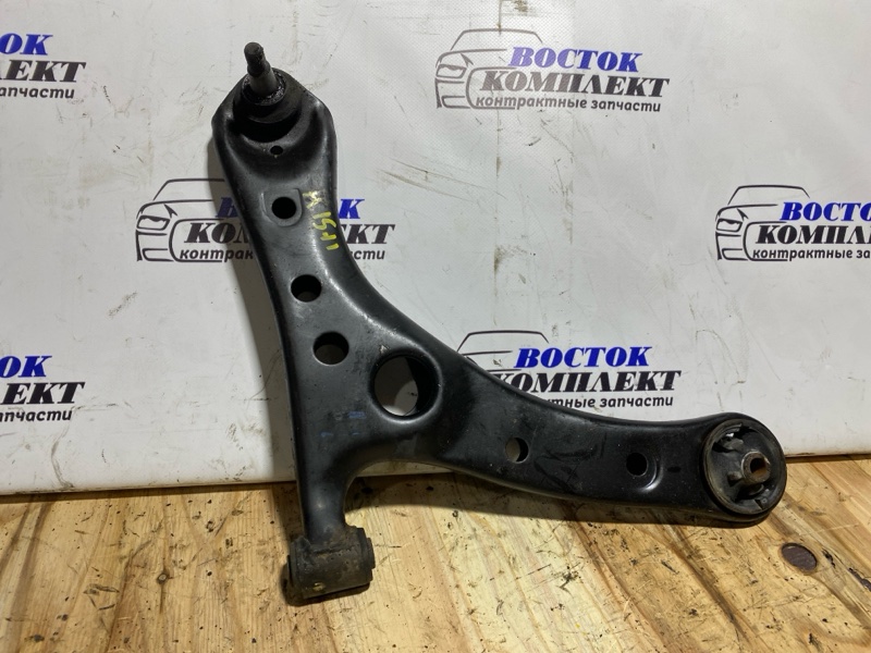 Рычаг подвески Toyota Voxy 2005 AZR60 1AZ-FSE перед прав