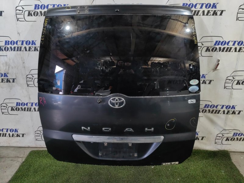 Дверь задняя багажника Toyota Noah 2005 AZR60 1AZ-FSE