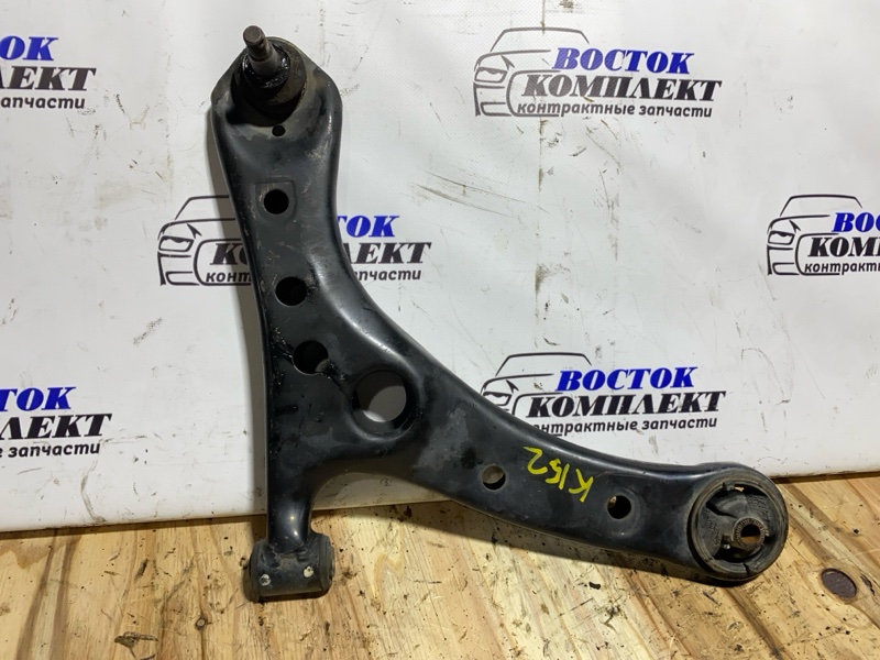 Рычаг подвески Toyota Noah 2009 ZRR70W 3ZR-FE перед прав