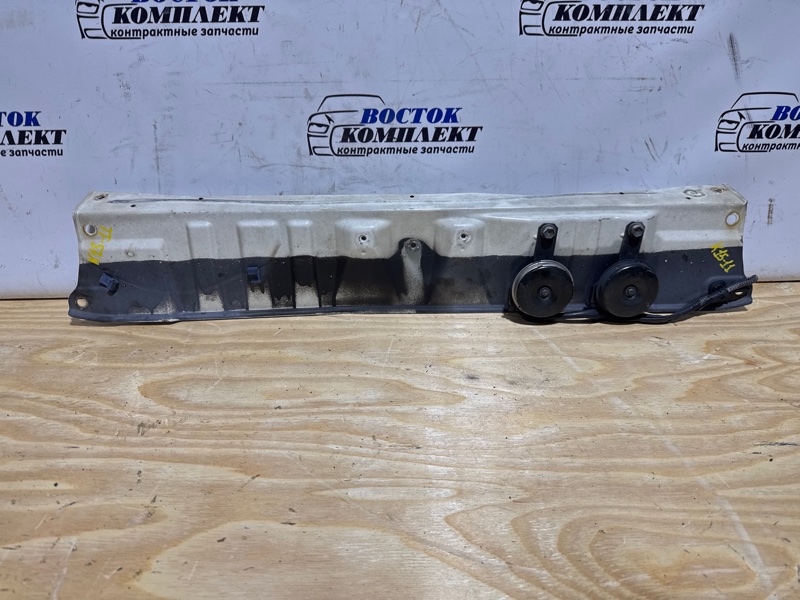 Рамка радиатора Toyota Voxy 2005 AZR60 1AZ-FSE