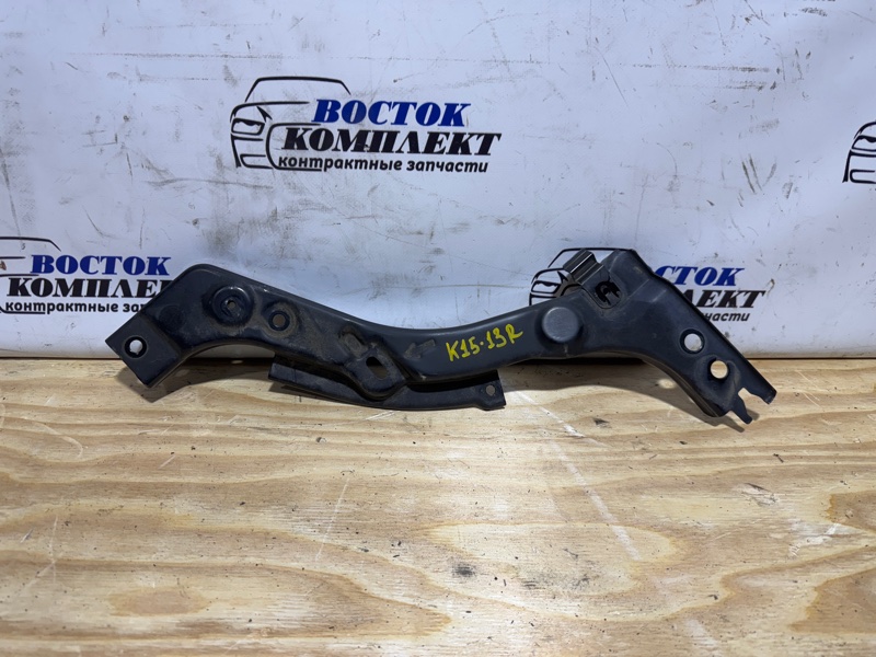 Рамка радиатора Nissan Lafesta B30 MR20DE прав