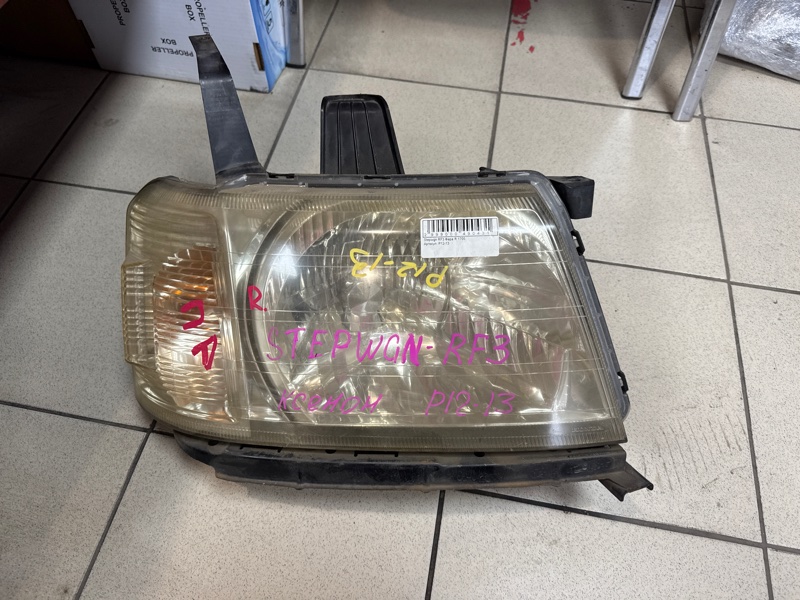 Фара Honda Stepwgn RF3 K20A прав