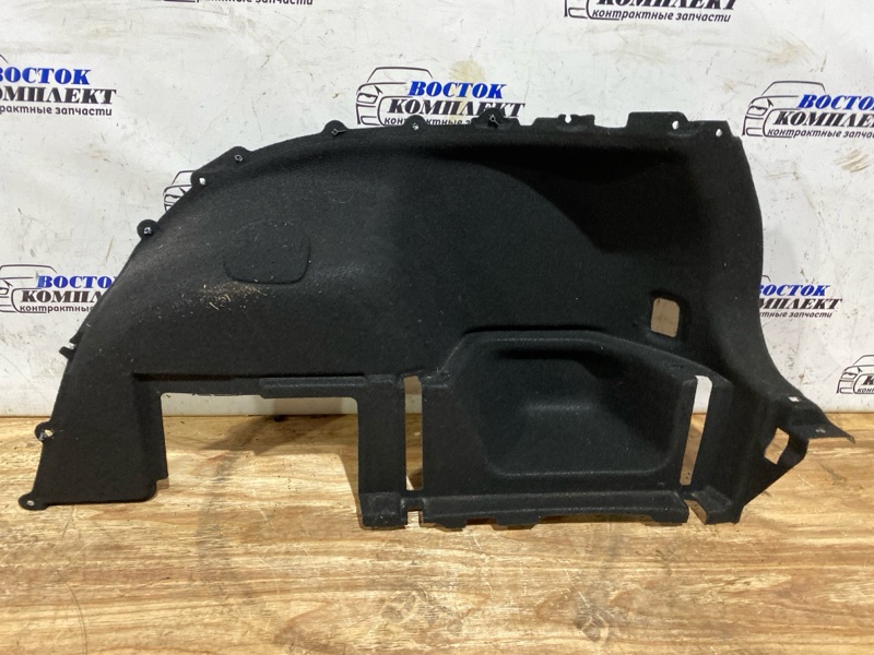 Обшивка багажника Toyota Noah 2009 ZRR70W 3ZR-FE прав