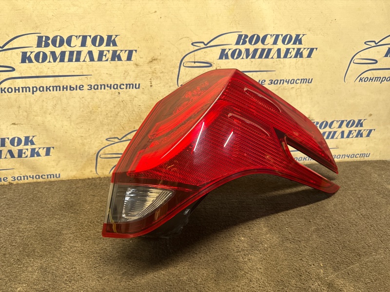 Фонарь стоп-сигнала Toyota Alphard AGH30W 2AR-FE прав