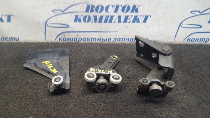 Ролик двери Honda Mobilio 2002 GB1 L15A лев