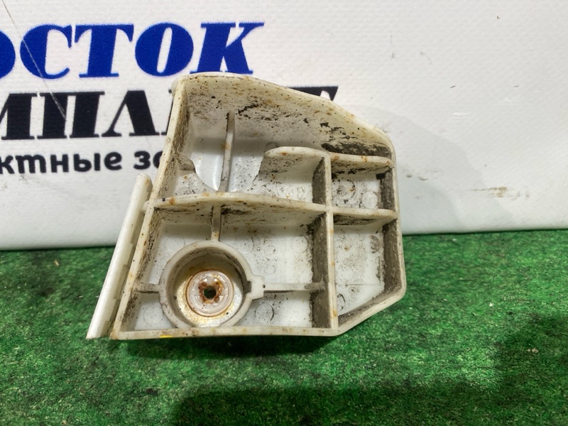 Клипса бампера Toyota Ractis 2008 NCP105 1NZ-FE зад лев