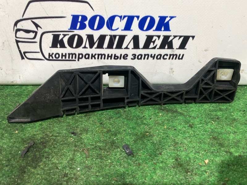 Клипса бампера Mitsubishi Colt Z21A 4A90 зад прав