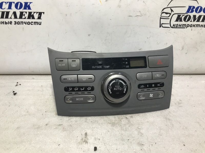 Блок управления климат-контролем Toyota Noah AZR60G 1AZ-FSE