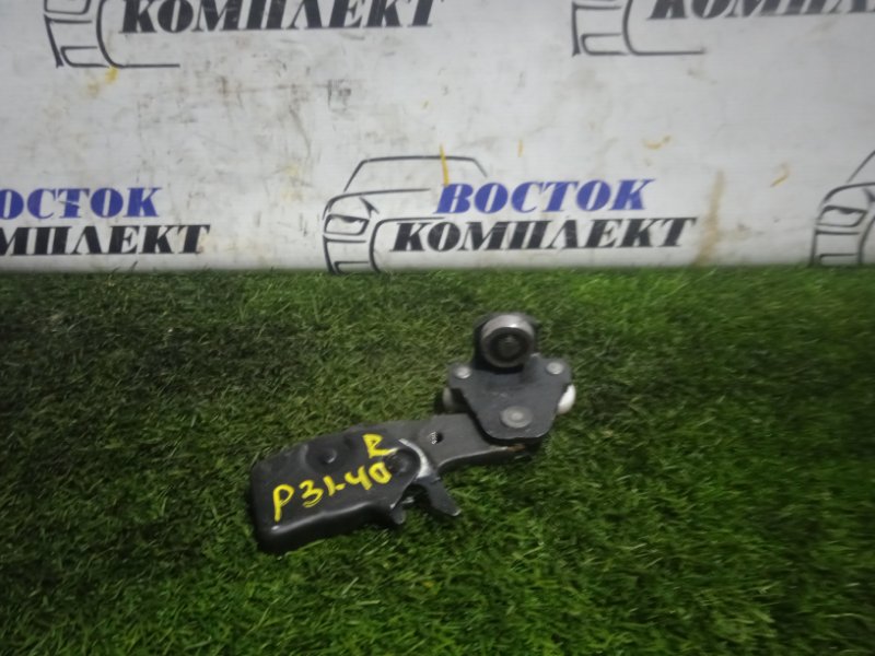 Ролик двери Honda Freed 2011 GB3 L15A зад прав