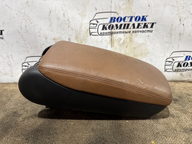 Подлокотник Audi A6 WAVZZZ4F67N023003 AUK