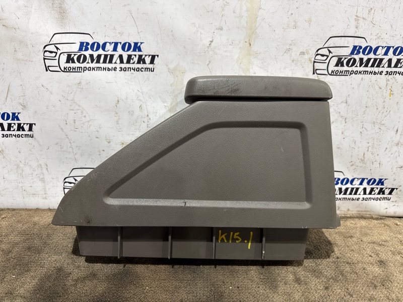Подлокотник Nissan Note 2005 E11 HR15DE