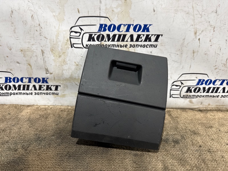 Бардачок BMW 323i WBABH360XONL06047 N52B25AF