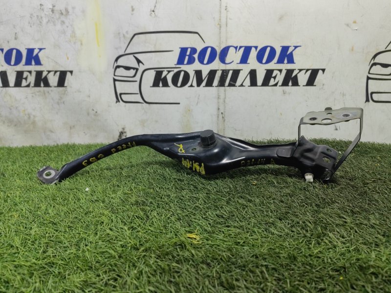 Рамка радиатора Honda Freed 2010 GB3 L15A прав