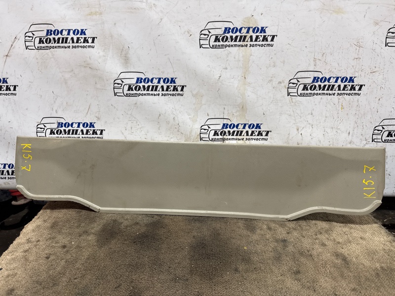 Накладка багажника Toyota Isis 2009 ZGM11G 3ZR-FAE