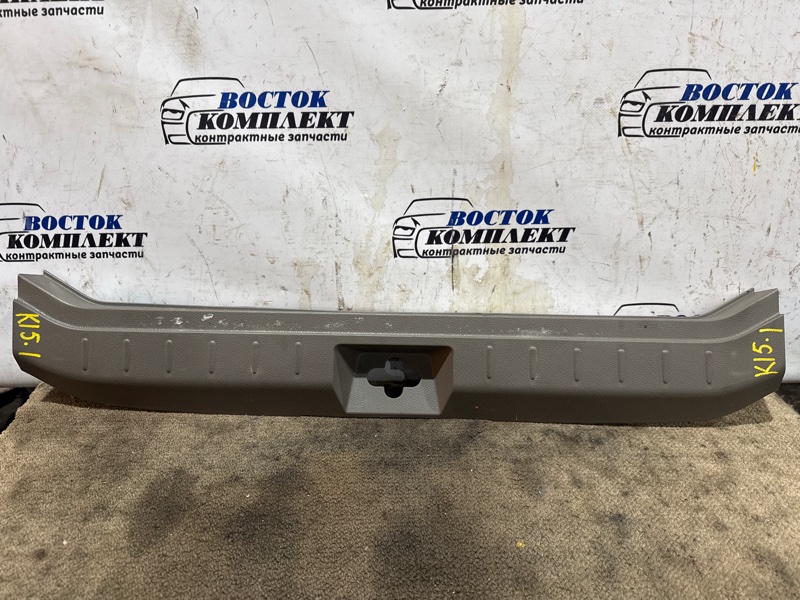 Накладка багажника Nissan Note 2005 E11 HR15DE