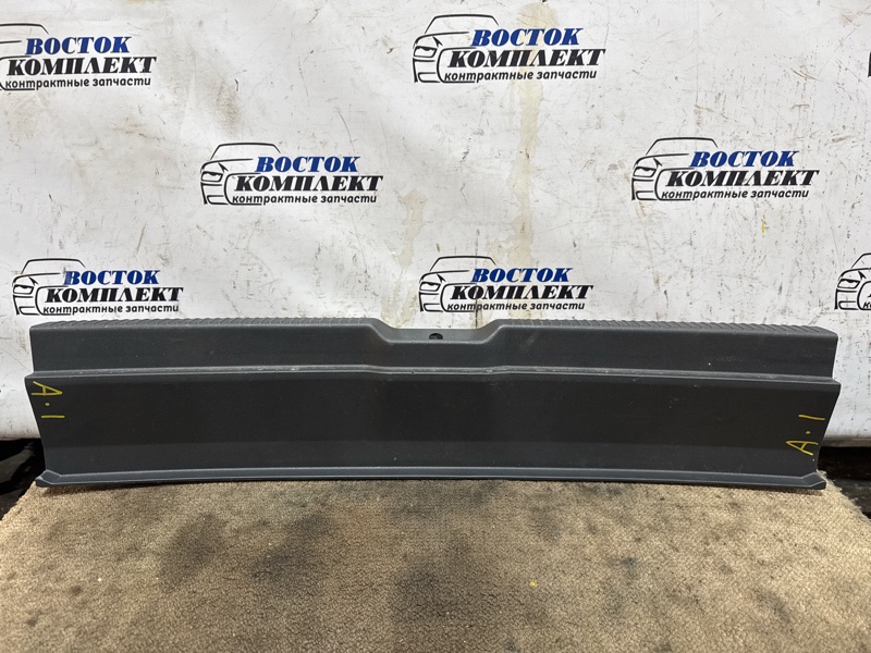 Накладка багажника Toyota Wish ZNE10G 1ZZ-FE