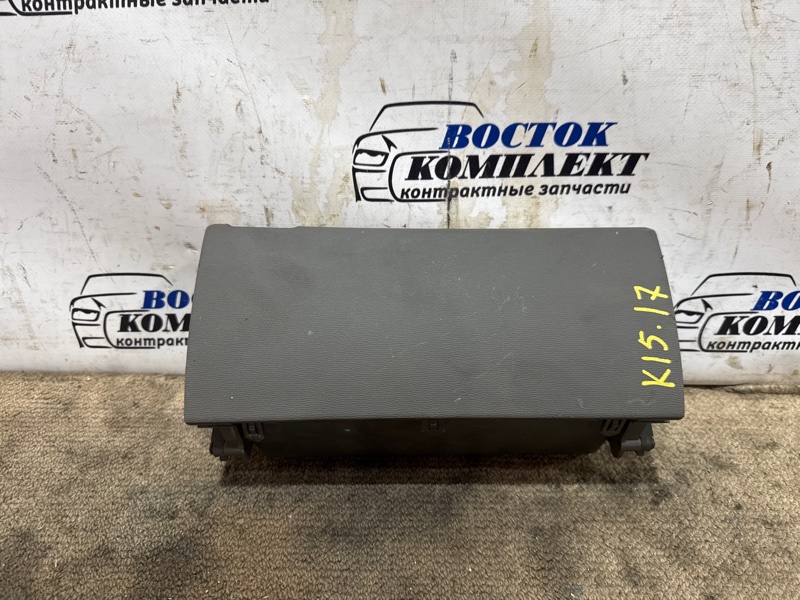 Бардачок Toyota Isis 2009 ZGM11G 3ZR-FAE