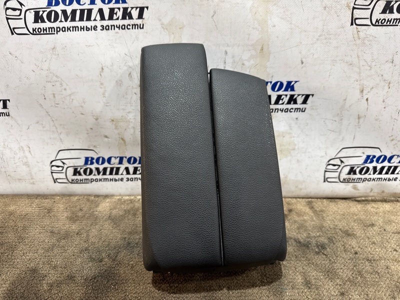 Подлокотник BMW 323i WBABH360XONL06047 N52B25AF