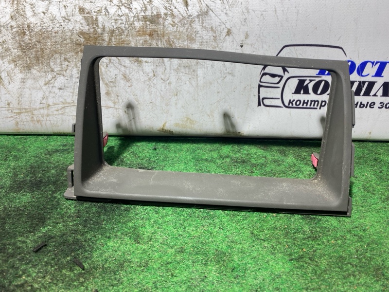 Рамка магнитофона Toyota Isis 2009 ZGM11G 3ZR-FAE