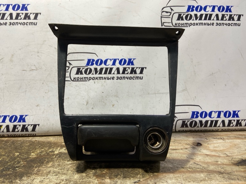 Рамка магнитофона Toyota Sprinter AE100 5A-FE