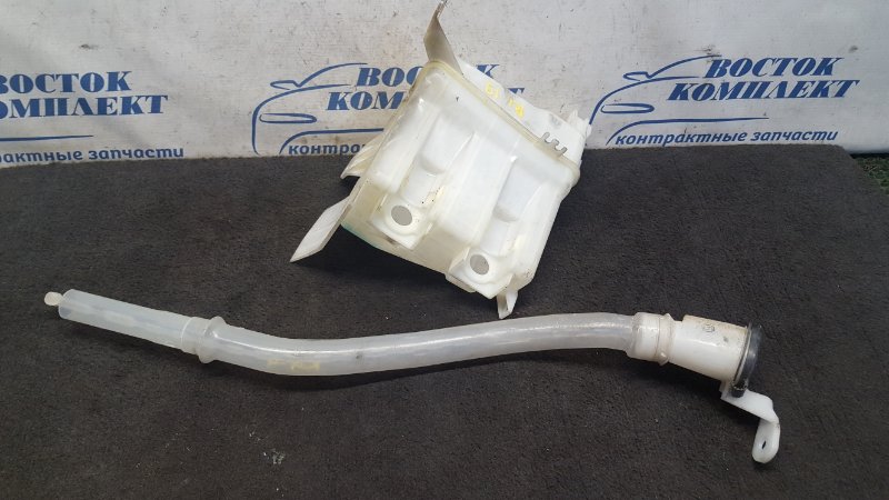 Бачок омывателя Toyota Voxy AZR60 1AZ-FSE