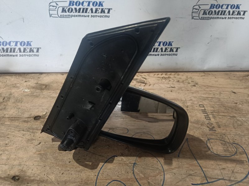 Зеркало боковое Toyota Isis ANM15W 1AZ-FSE прав