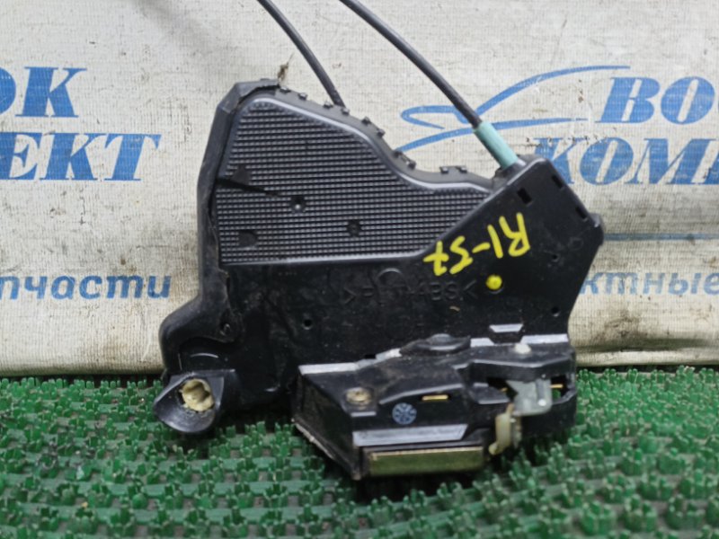 Замок дверной Toyota Voxy AZR60 1AZ-FSE перед прав