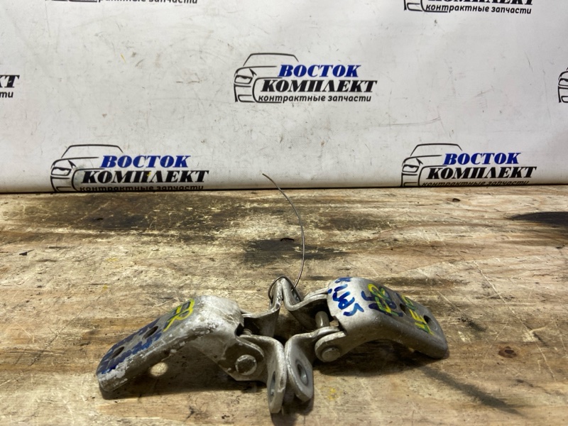 Петля двери Toyota Sprinter AE100 5A-FE перед прав