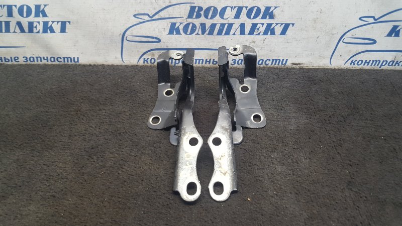 Петля капота Toyota Noah AZR60G 1AZ-FSE