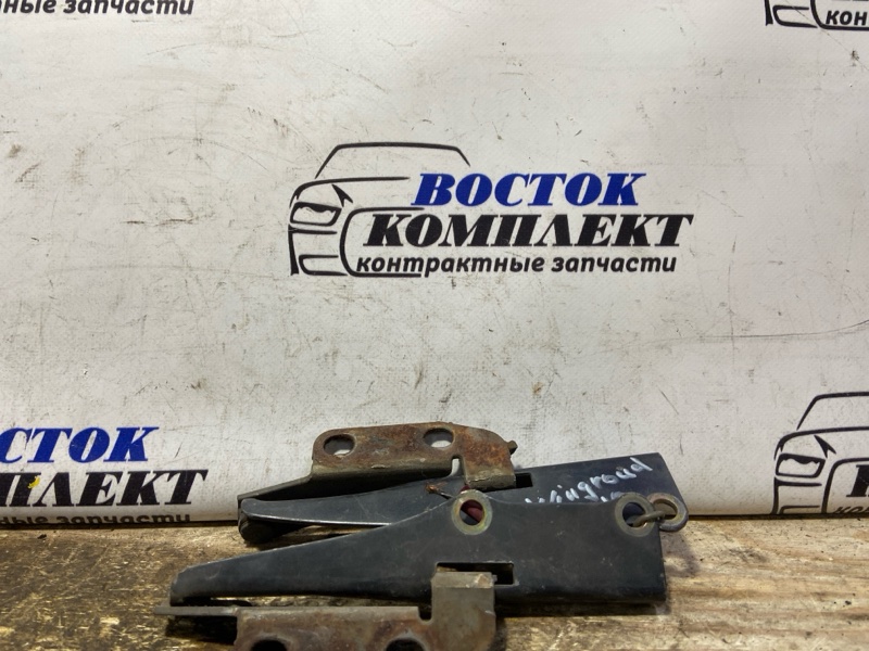 Петля капота Nissan Wingroad WFY10 GA15DE
