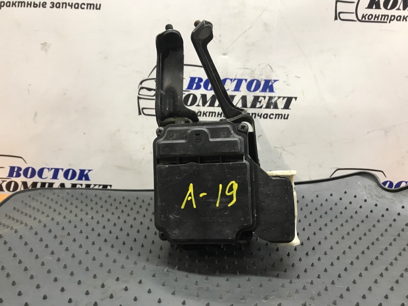 Блок управления ABS Toyota Altezza Gita GXE10 1G-FE