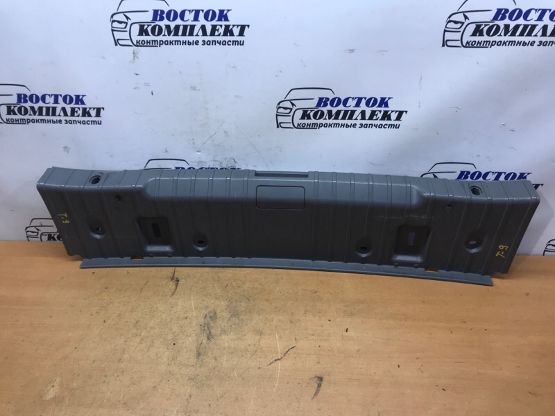 Накладка багажника BMW 323i WBAVB560 N52B25