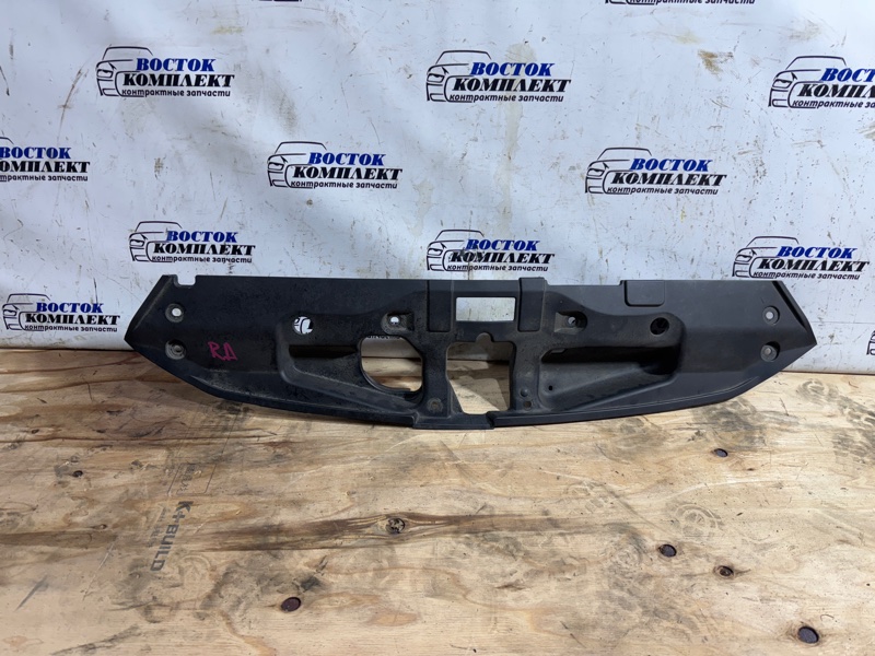 Накладка на рамку радиатора Honda Stepwgn RK1 R20A