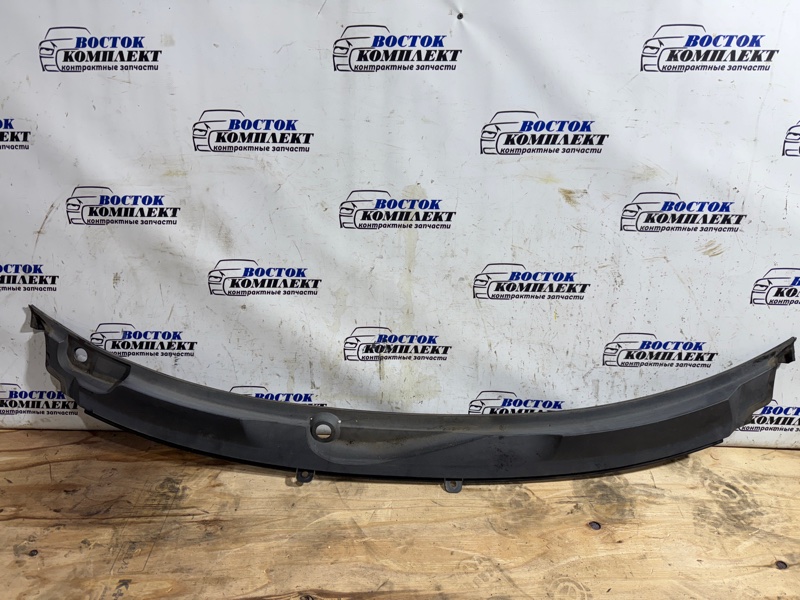 Накладка на рамку радиатора Audi A6 WAVZZZ4F67N023003 AUK