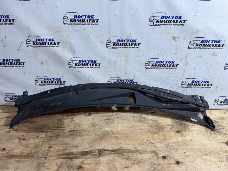 Решетка под лобовое стекло Nissan March AK12 CR12DE