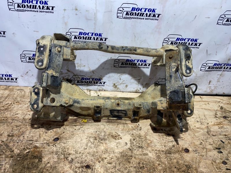 Балка подвески Mitsubishi Pajero Mini 1995 H56A 4A30-T перед