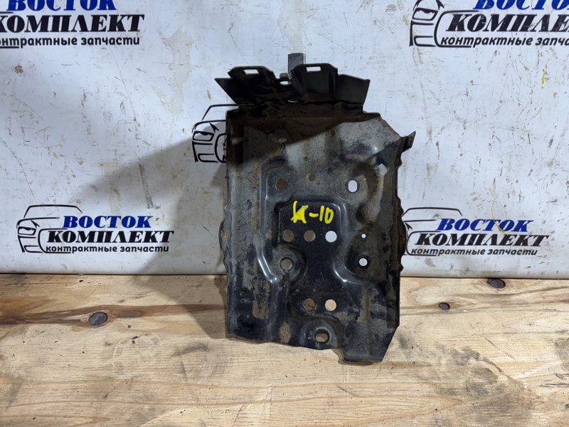 Полка под аккумулятор Nissan Bluebird Sylphy QG10 QG18DE