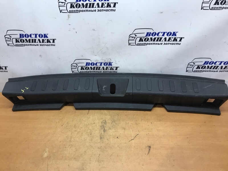 Накладка багажника BMW X1 WBAVL32030 N46B20