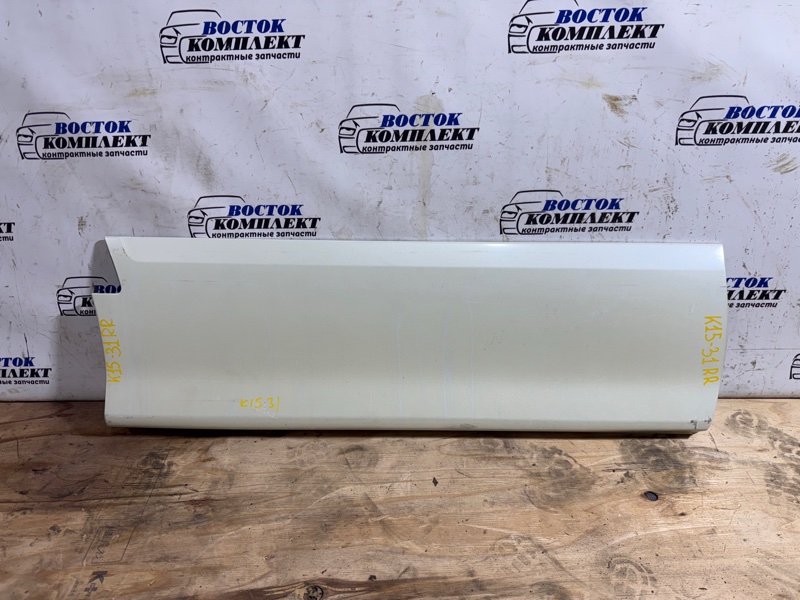 Накладка двери Nissan Serena CC25 MR20DE зад прав