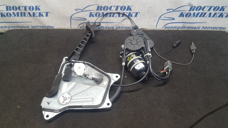 Доводчик боковой двери Toyota Isis ANM10W 1AZ-FSE лев