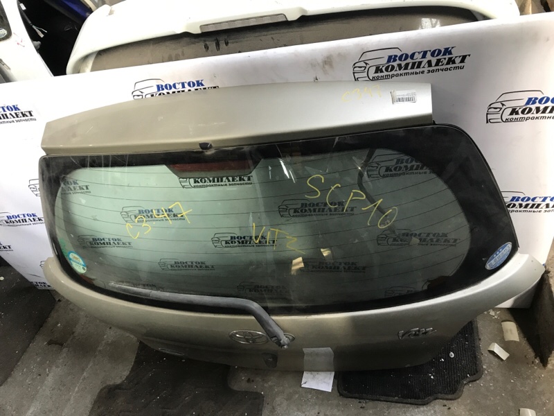 Дверь задняя багажника Toyota Vitz SCP10 1SZ-FE