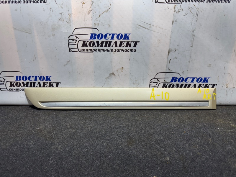 Молдинг на дверь Nissan Bluebird Sylphy QG10 QG18DE зад прав