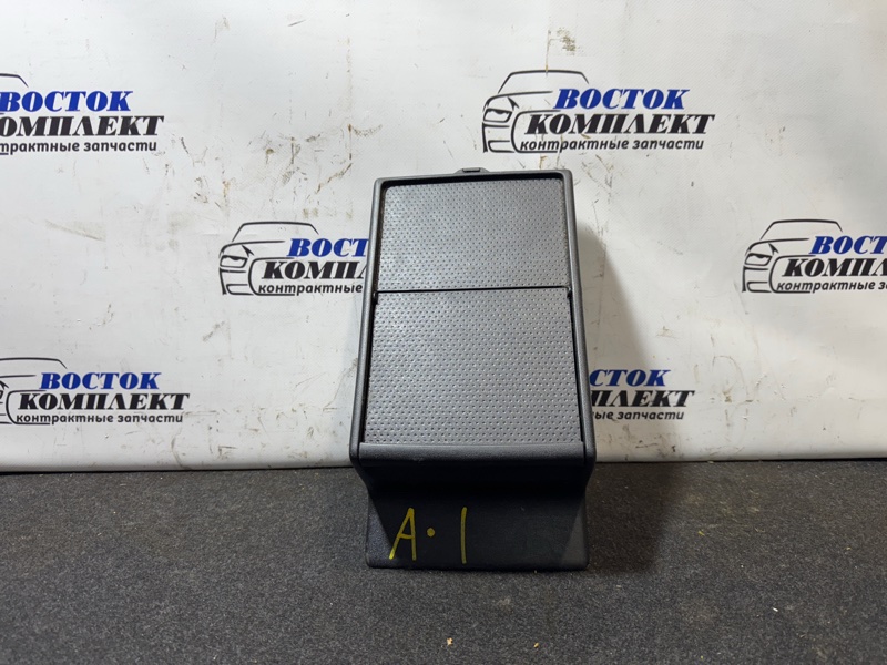 Подстаканник Toyota Wish ZNE10G 1ZZ-FE